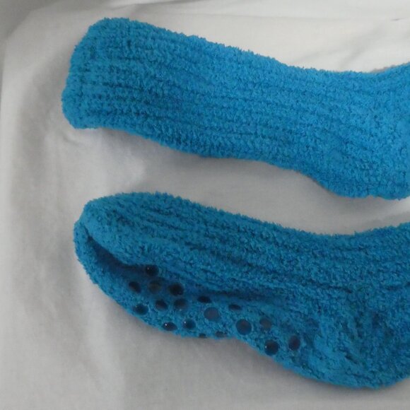 Comfy and Warm Fuzzy Ribbed Blue Socks With Anti Slip Bottoms | Size 9 - Picture 7 of 11
